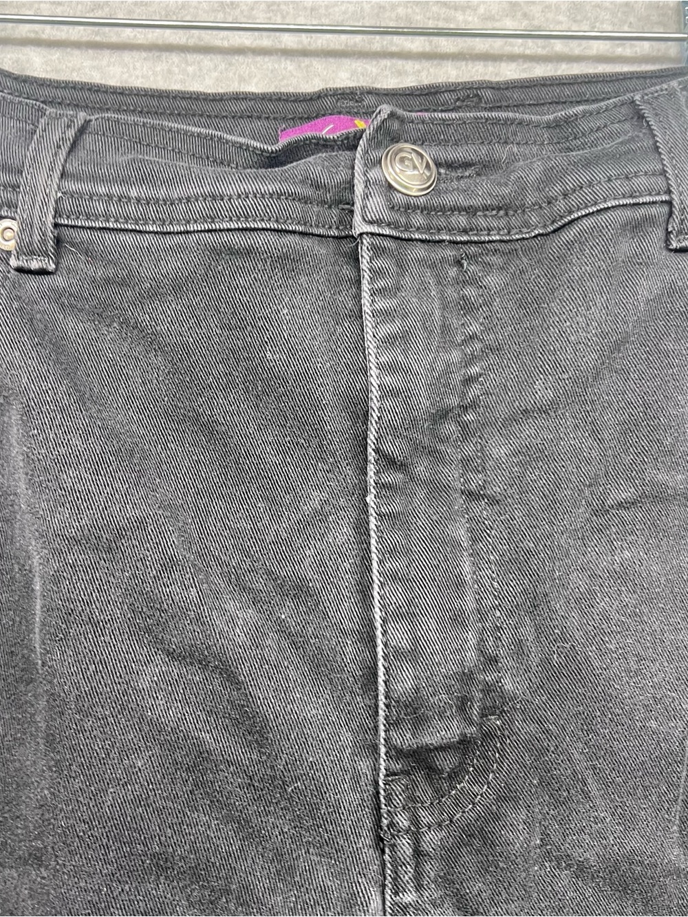 Gloria Vanderbilt Black Straight-Leg Jeans - Picture 4 of 11